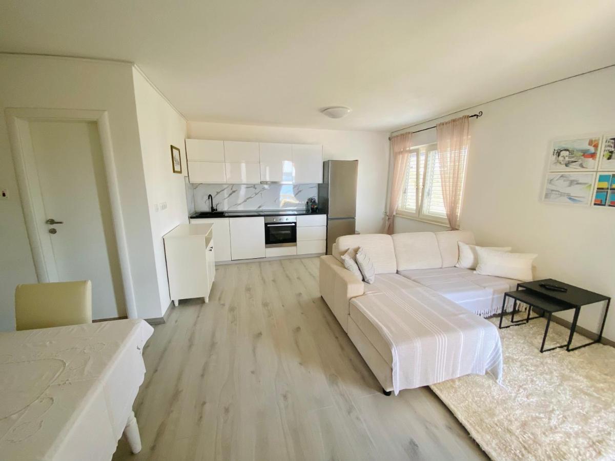 Apartments Jasmina Vinisce Exterior photo